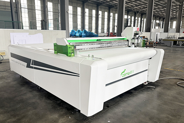 得馬高速裁切機(jī)